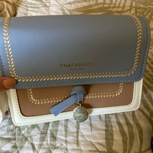 2 brand new small purses. - Picture 2 of 6